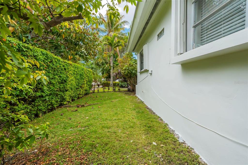 2300 Southwest 24th Street Miami, FL 33145 - Photo 33 of 44