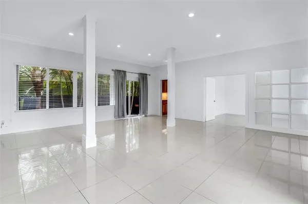 $4,000 | 2300 Southwest 24th Street, Miami, FL 33145
