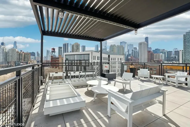 $2,300 | 525 North Halsted Street, Unit 408, Chicago, IL 60642