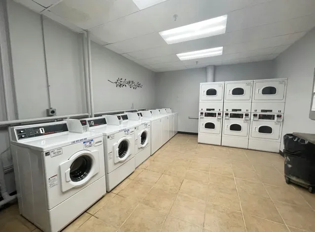 $2,300 | 525 North Halsted Street, Unit 408, Chicago, IL 60642