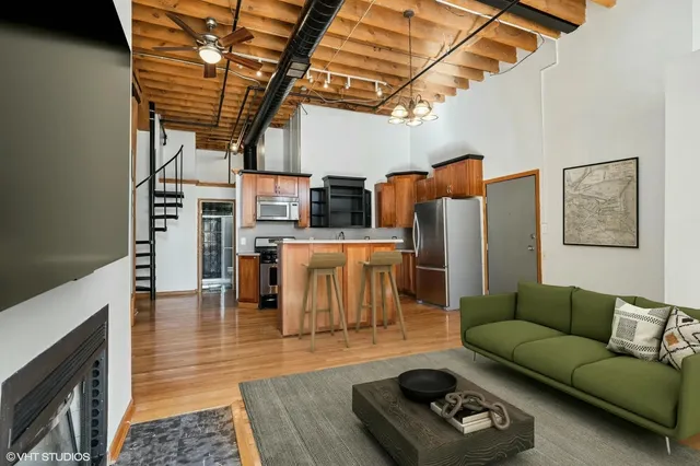 $2,300 | 525 North Halsted Street, Unit 408, Chicago, IL 60642