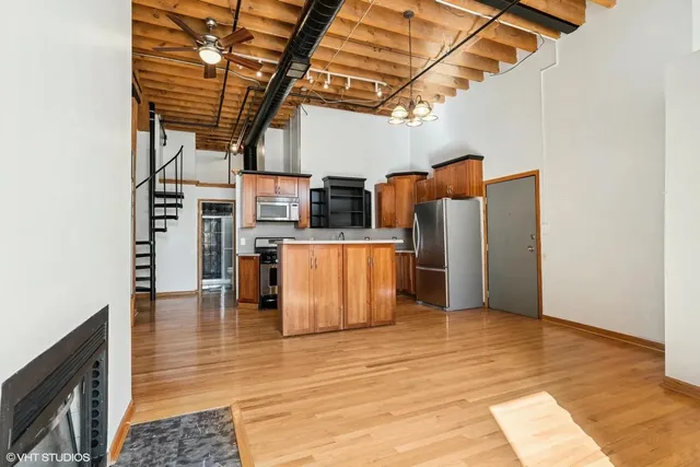 $2,300 | 525 North Halsted Street, Unit 408, Chicago, IL 60642