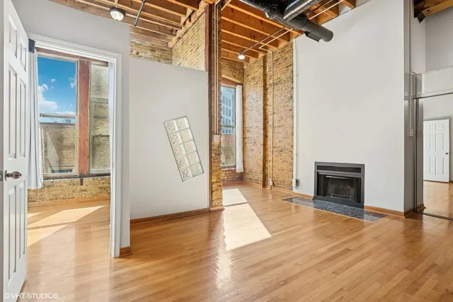$2,300 | 525 North Halsted Street, Unit 408, Chicago, IL 60642