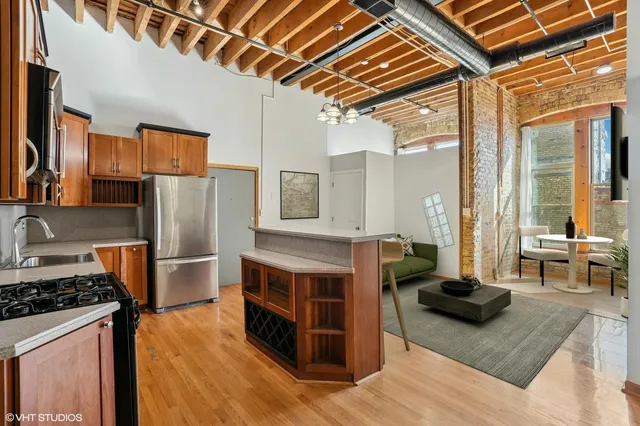 $2,300 | 525 North Halsted Street, Unit 408, Chicago, IL 60642