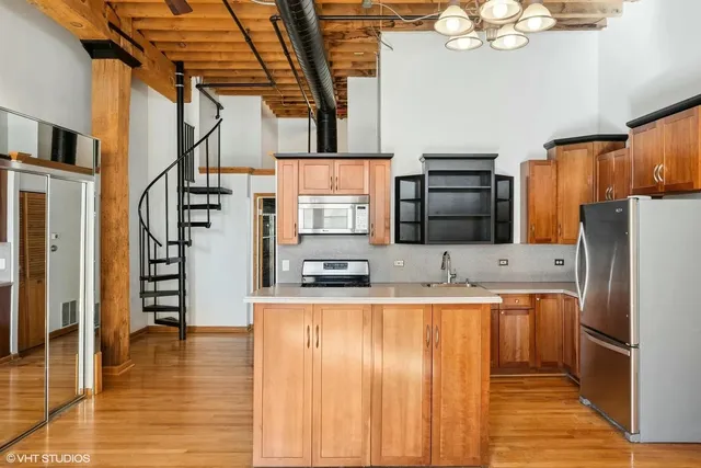 $2,300 | 525 North Halsted Street, Unit 408, Chicago, IL 60642