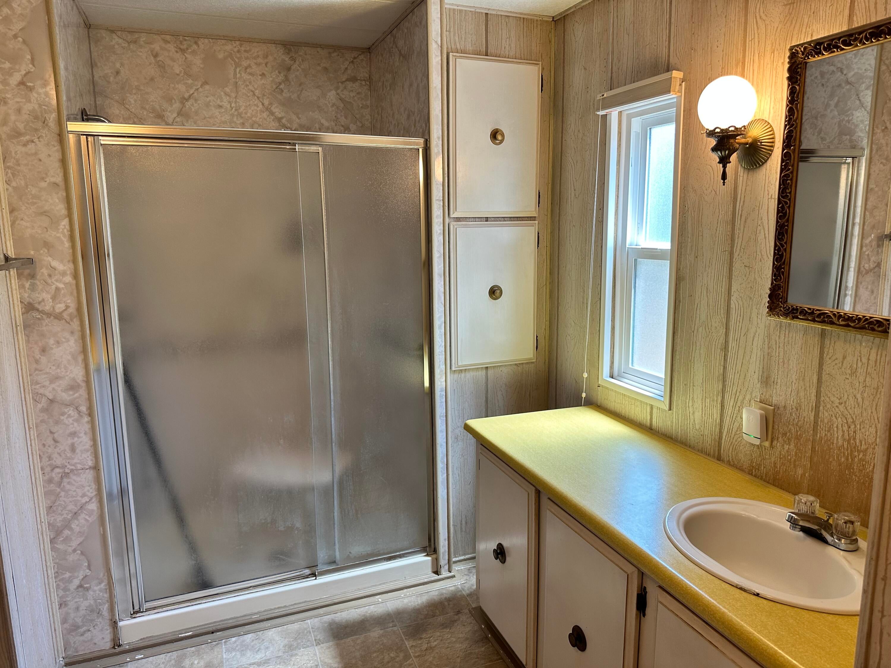 2252 West Table Rock Road, Unit 207 Medford, OR 97501 - Photo 28 of 39 Primary Bathroom
