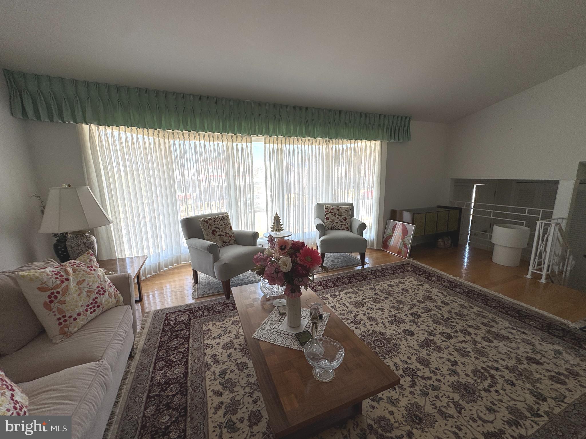 3814 Brookview Road Philadelphia, PA 19154 - Photo 3 of 13 Living Room