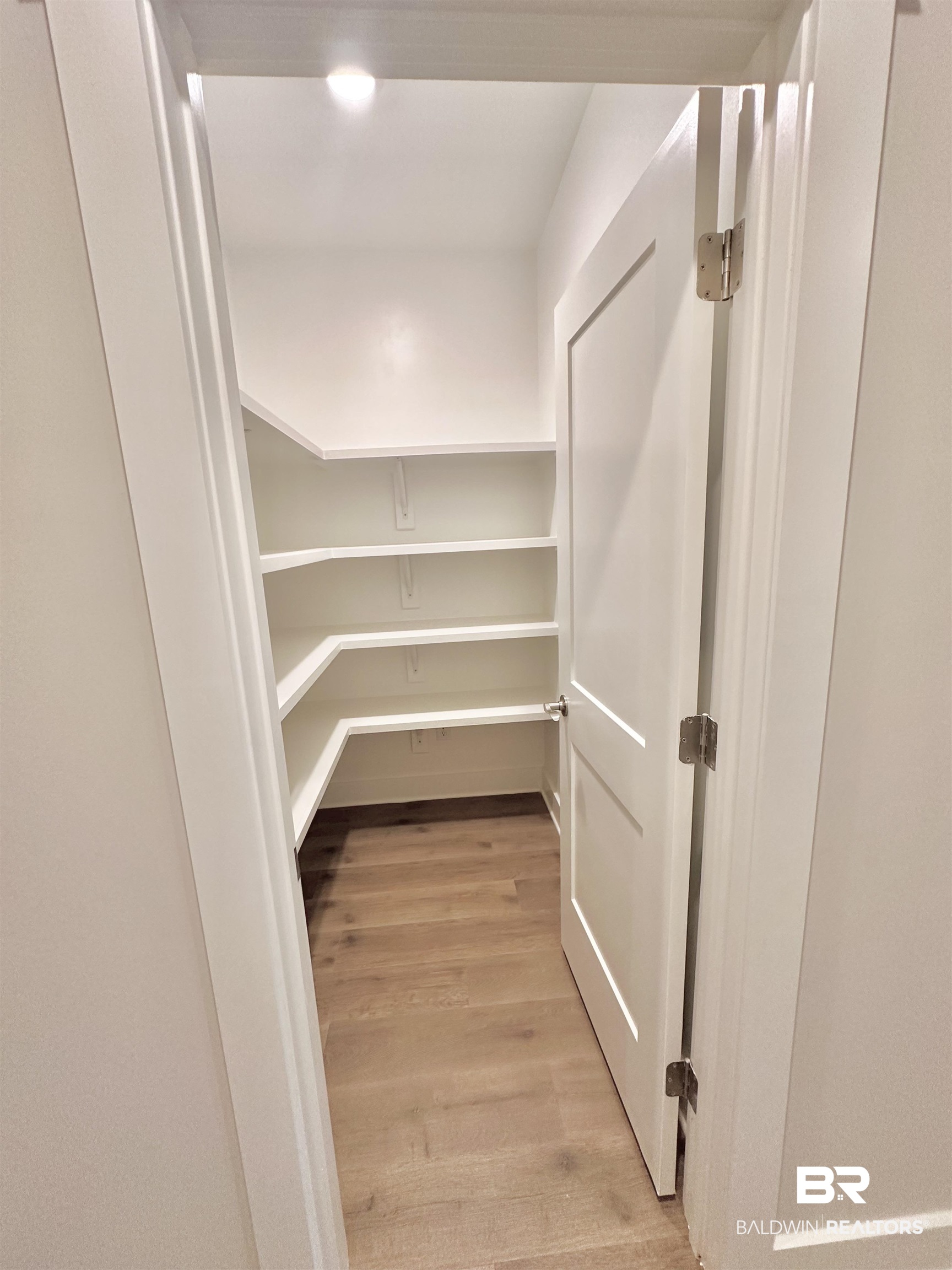 634 Kitfox Avenue Fairhope, AL 36532 - Photo 21 of 33 View of pantry
