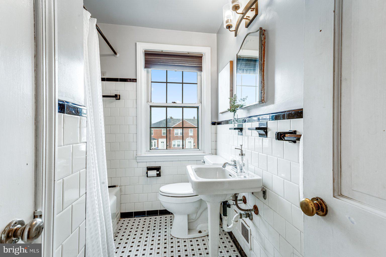 326 Whitfield Road Catonsville, MD 21228 - Photo 17 of 25 Full bathroom - upstairs