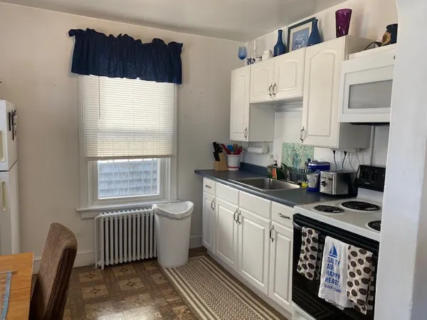 $9,000 | 616 Thames Street, Unit 2, Newport, RI 02840