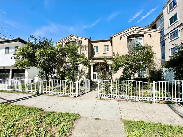 $3,600 | 731 West 5th Street, Long Beach, CA 90802