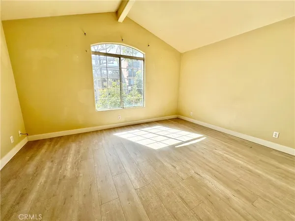 $3,600 | 731 West 5th Street, Long Beach, CA 90802