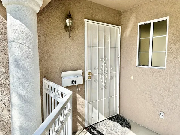 $3,600 | 731 West 5th Street, Long Beach, CA 90802