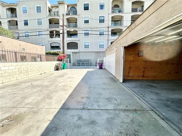 $3,600 | 731 West 5th Street, Long Beach, CA 90802