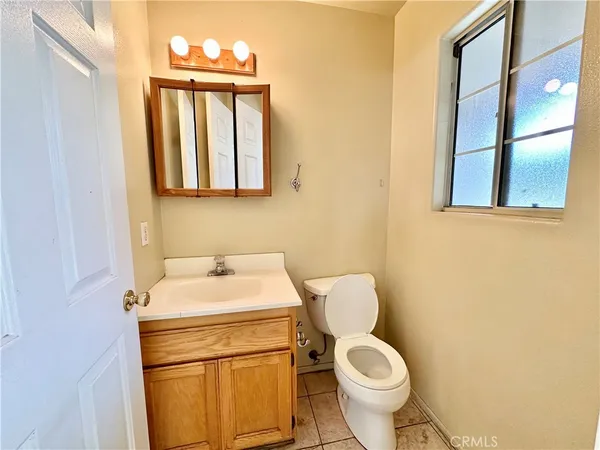 $3,600 | 731 West 5th Street, Long Beach, CA 90802