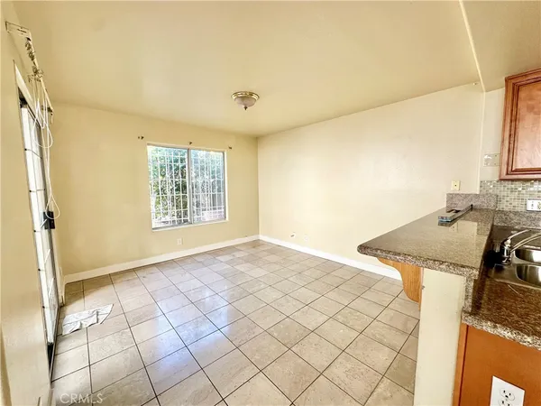 $3,600 | 731 West 5th Street, Long Beach, CA 90802