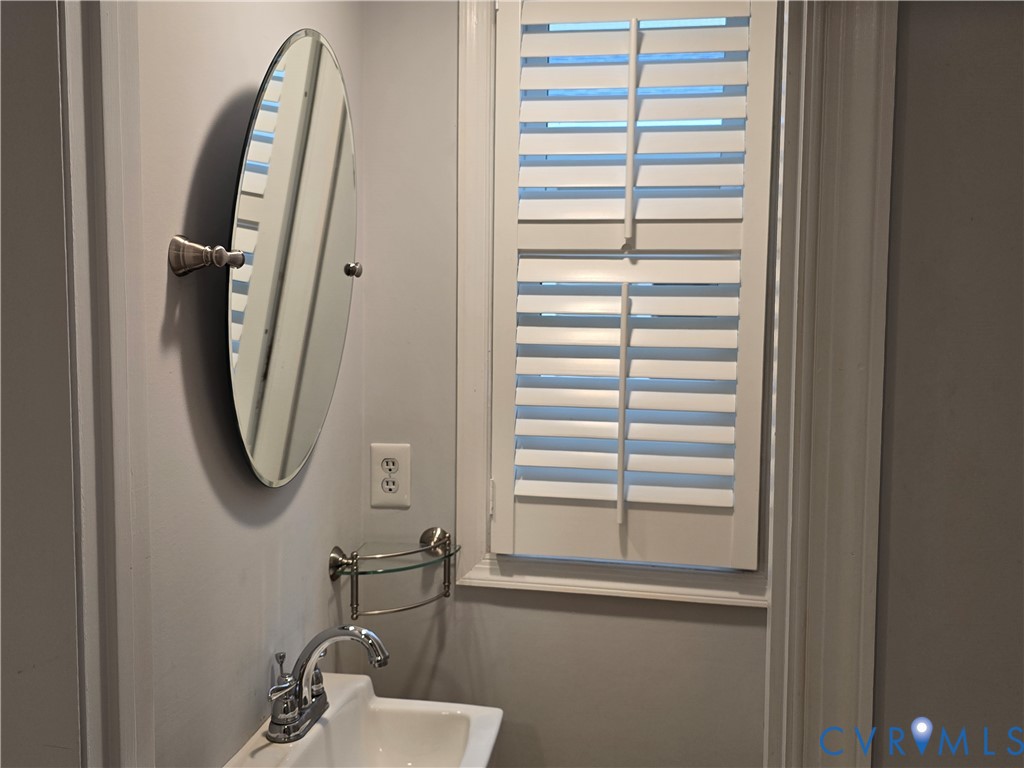 1308 Maple Avenue Richmond, VA 23226 - Photo 32 of 39 Powder Room