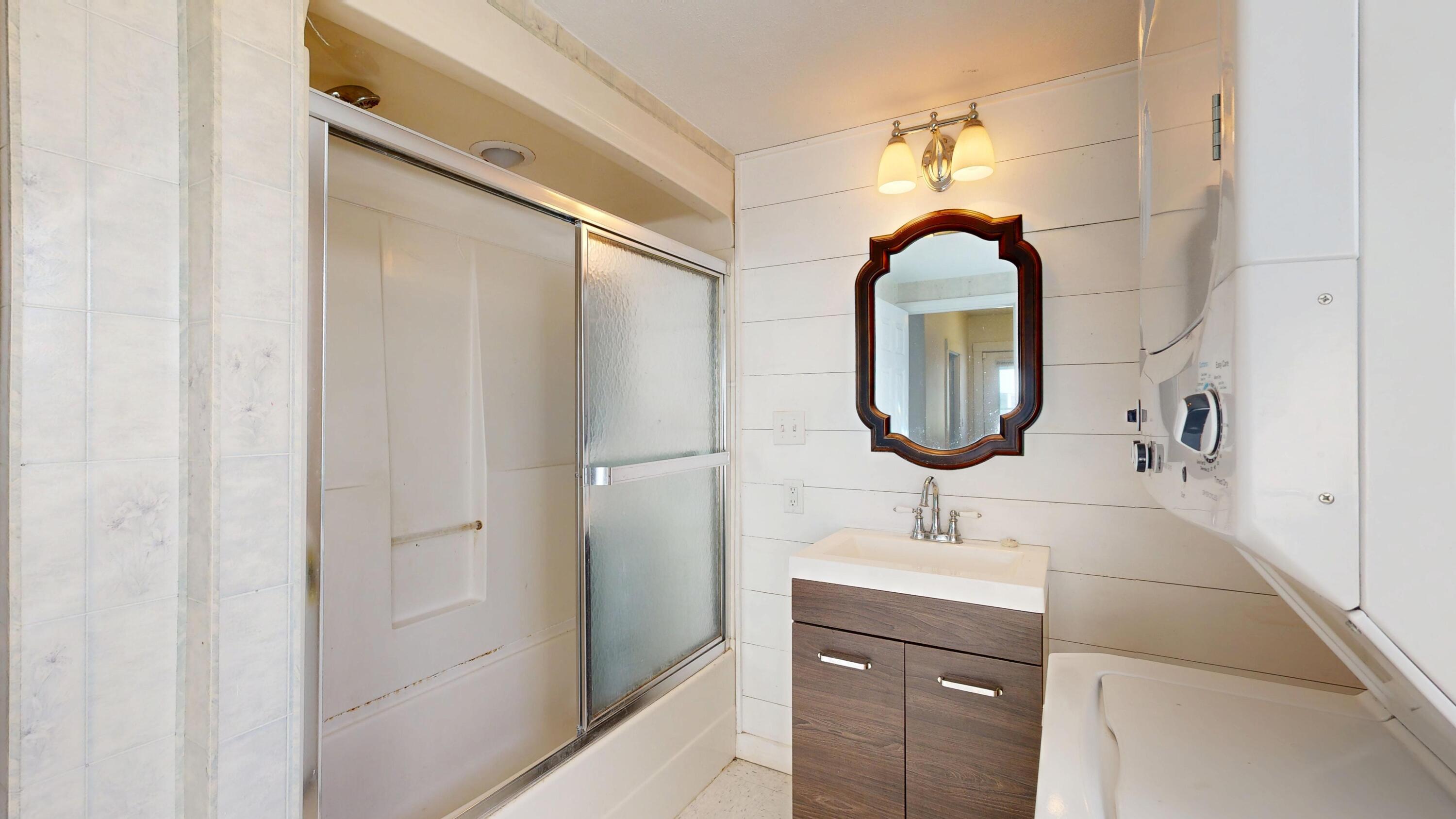 138 Spring Street Gardiner, ME 04345 - Photo 17 of 47 Bathroom