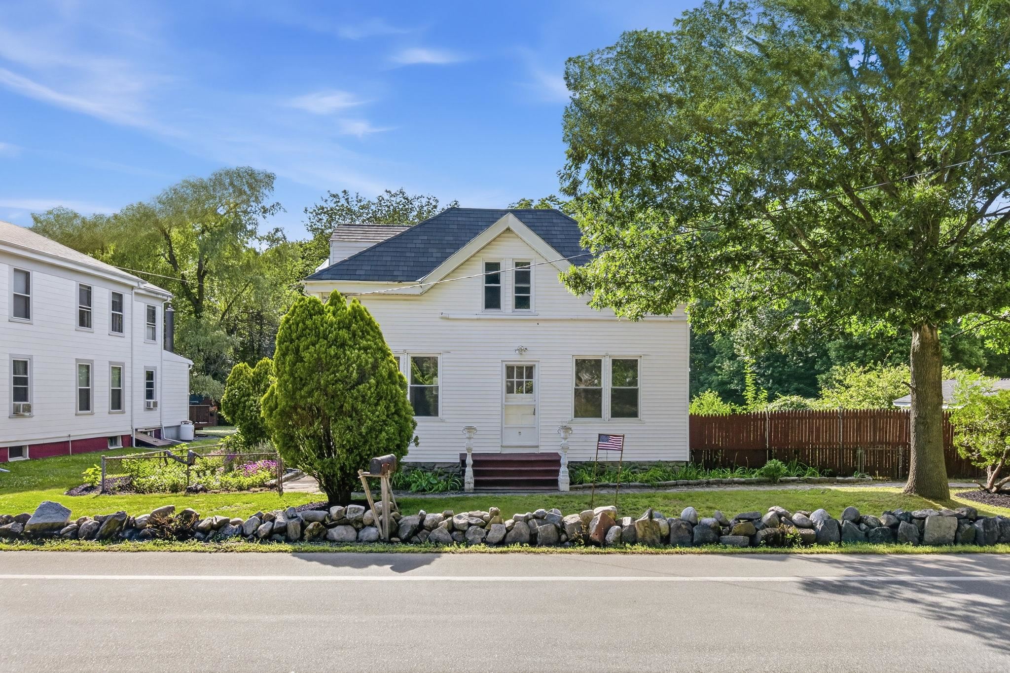 8 Newton Road Plaistow, NH 03865 - Photo 1 of 27 Gallery Image 1