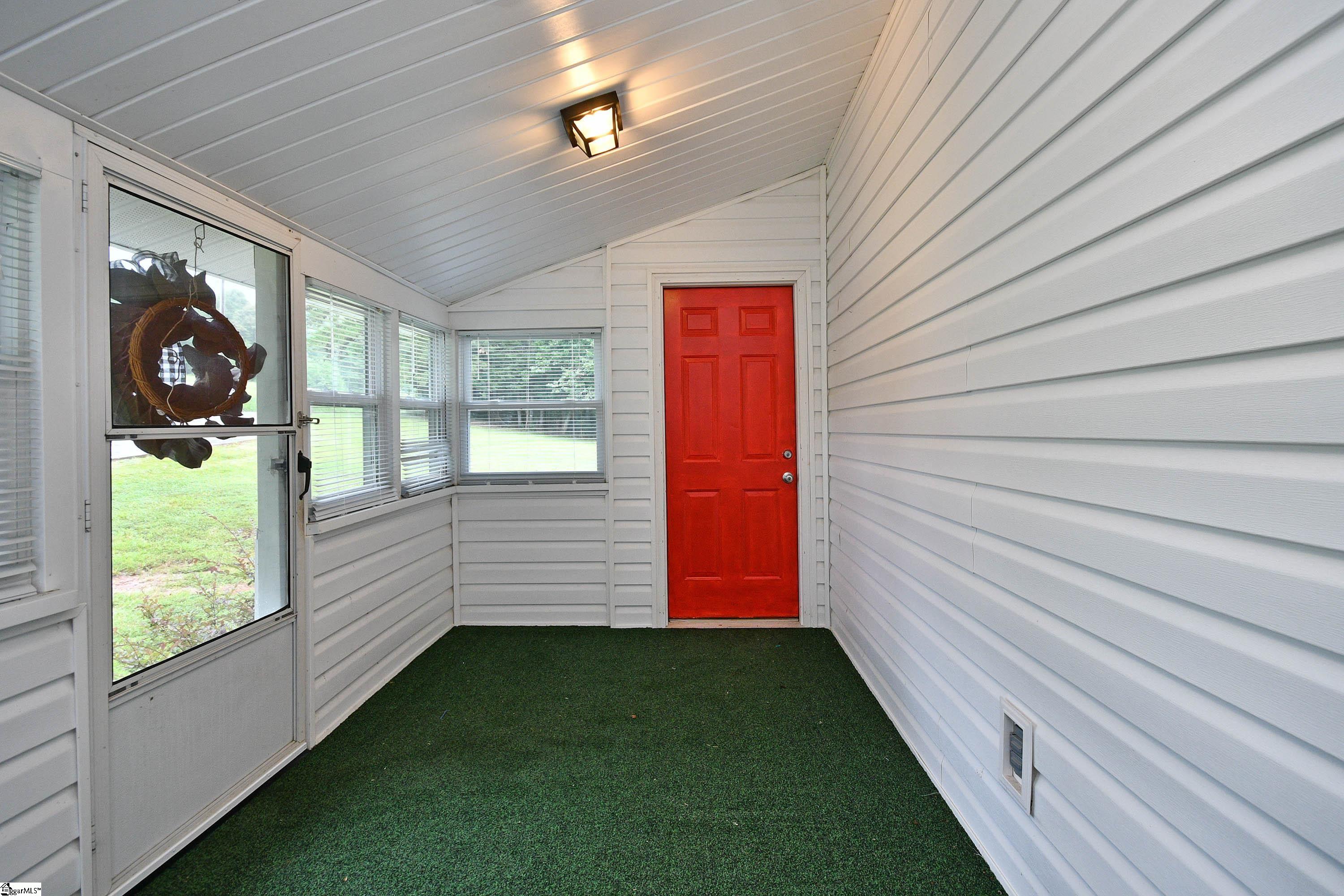 529 Mile Creek Road Pickens, SC 29671 - Photo 5 of 33