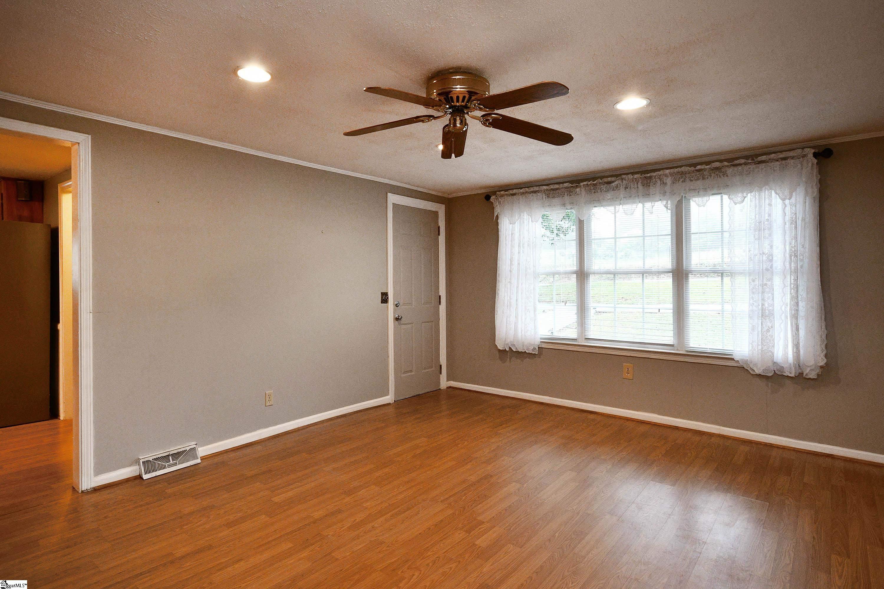 529 Mile Creek Road Pickens, SC 29671 - Photo 7 of 33