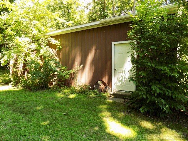 13254 Torrey Road Fenton, MI 48430 - Photo 32 of 37 31300984-31.JPG