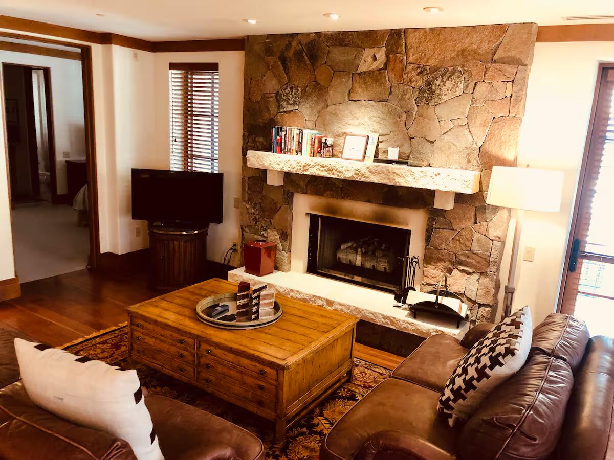 215 Raven Road Ketchum, ID 83340 - Photo 2 of 12 215 Raven Rd