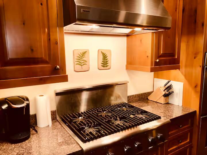 215 Raven Road Ketchum, ID 83340 - Photo 3 of 12 215 Raven Rd