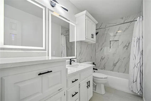 a view of an entrance of the house