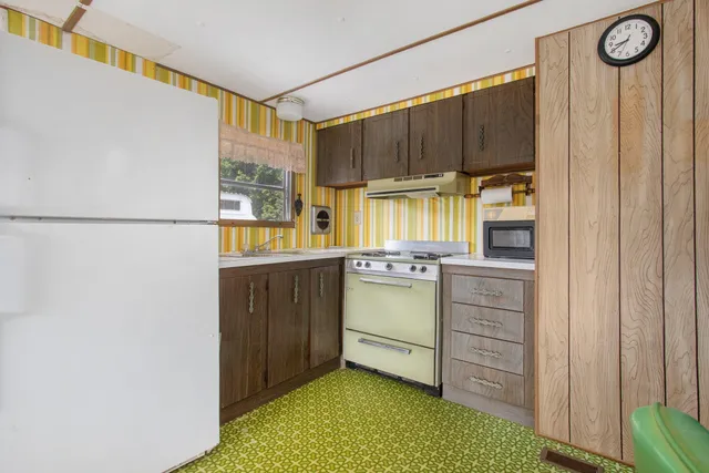 $200,000 | 6662 Lorne Drive, Pentwater, MI 49449