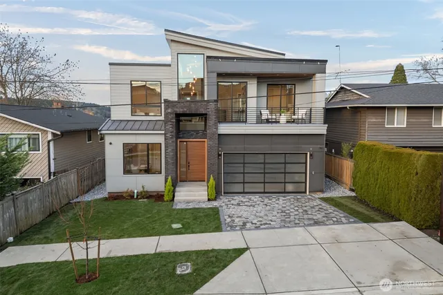 $2,161,111 | 904 North 33rd Place, Renton, WA 98056