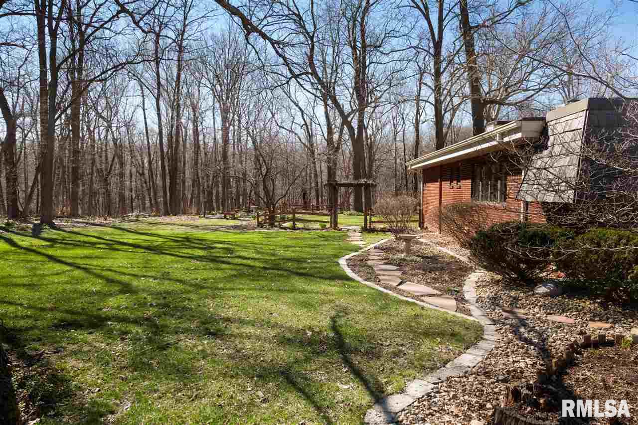 9038 North Picture Ridge Road Peoria, IL 61615 - Photo 3 of 29 Gallery Image 3