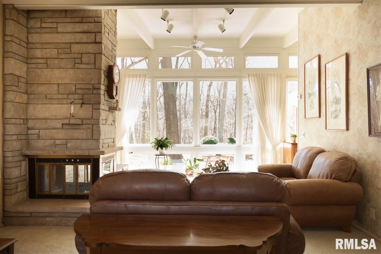 9038 North Picture Ridge Road Peoria, IL 61615 - Photo 6 of 29 Gallery Image 6