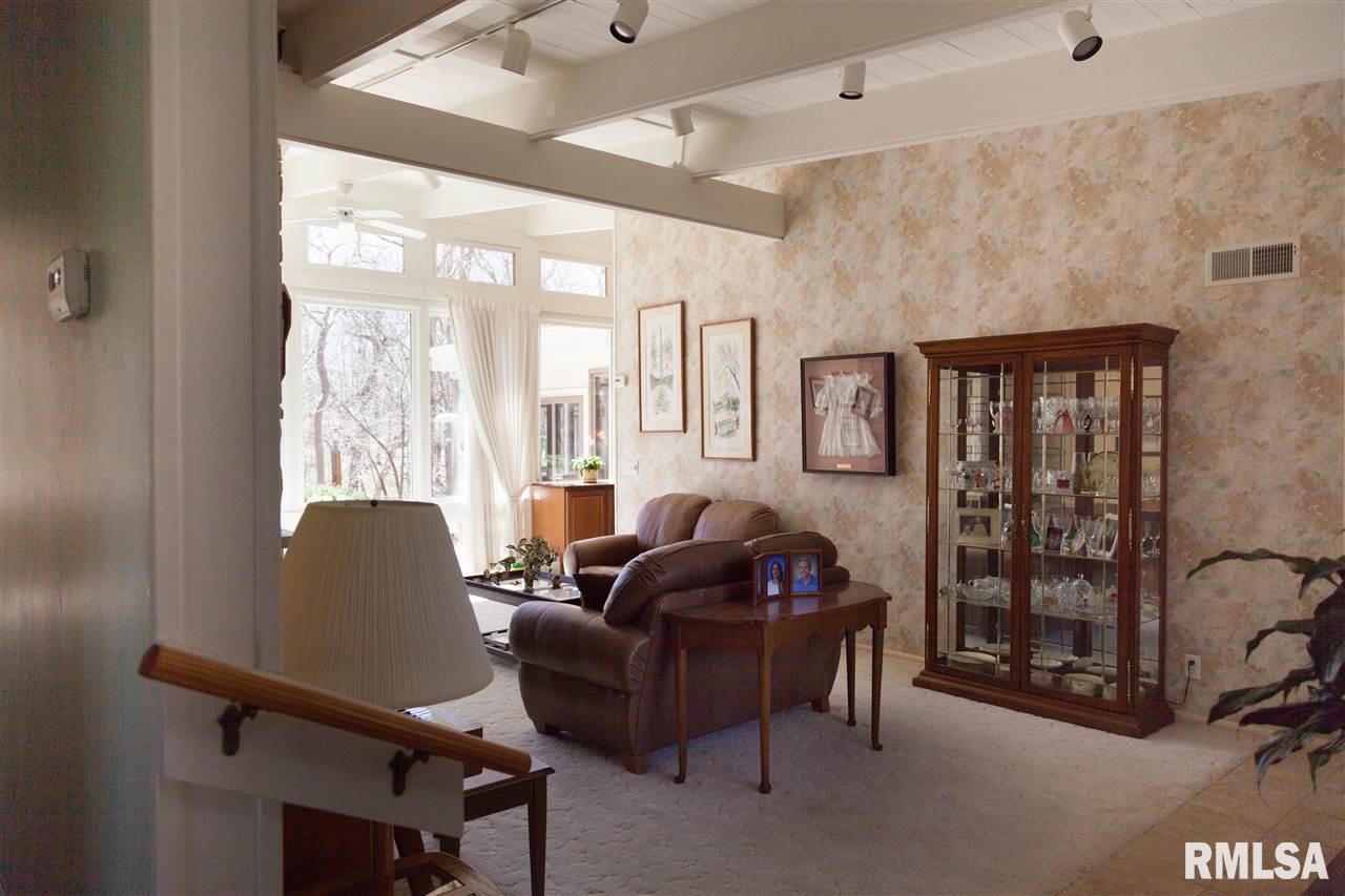 9038 North Picture Ridge Road Peoria, IL 61615 - Photo 8 of 29 Gallery Image 8