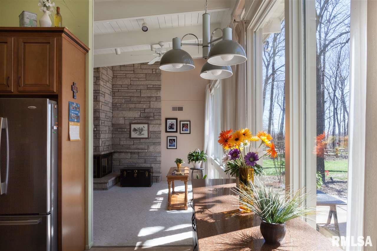9038 North Picture Ridge Road Peoria, IL 61615 - Photo 9 of 29 Gallery Image 9