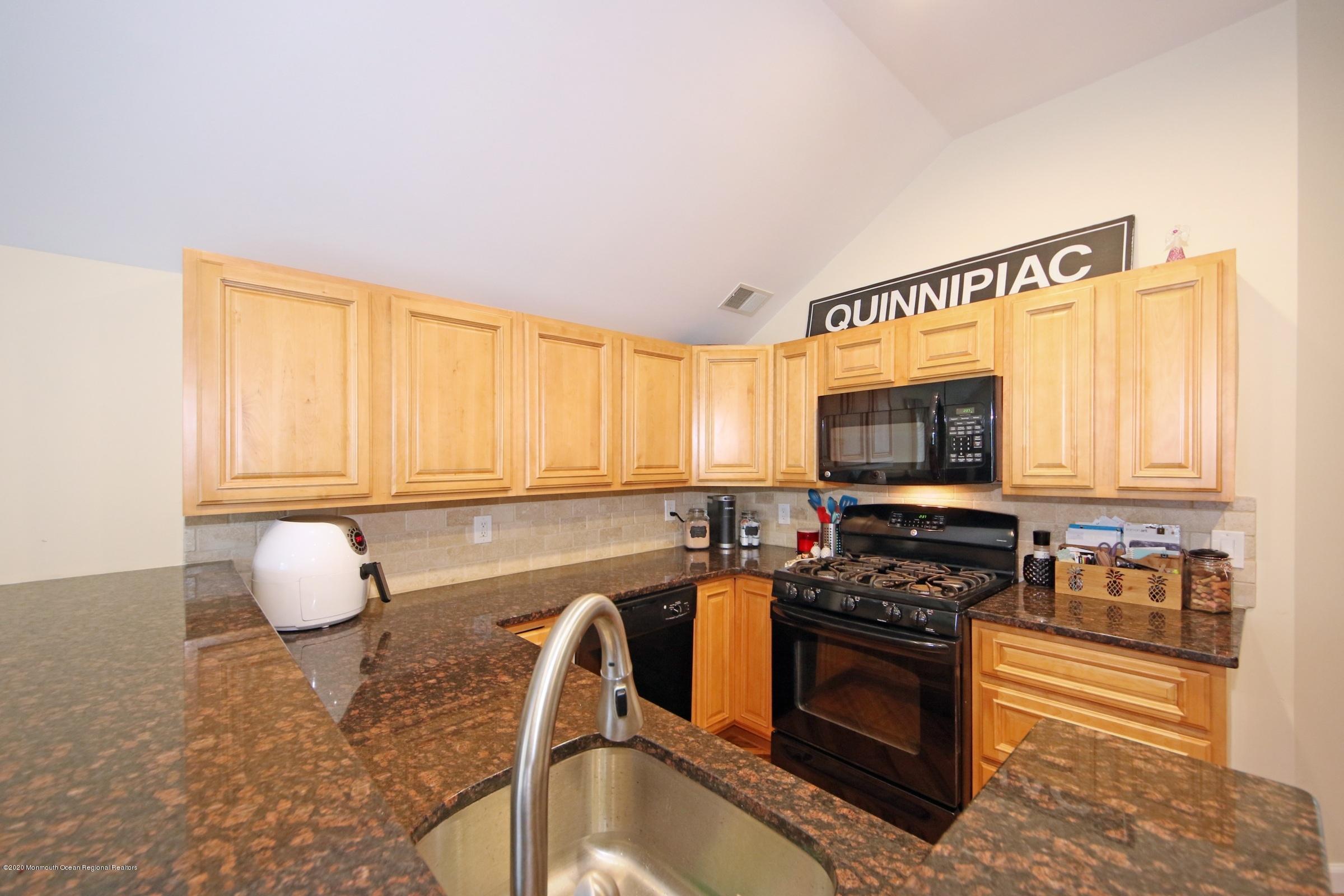 14 Gravelly Point Road Highlands, NJ 07732 - Photo 22 of 70 Kitchen