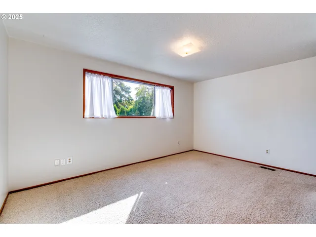a view of a room with a en suite bathroom