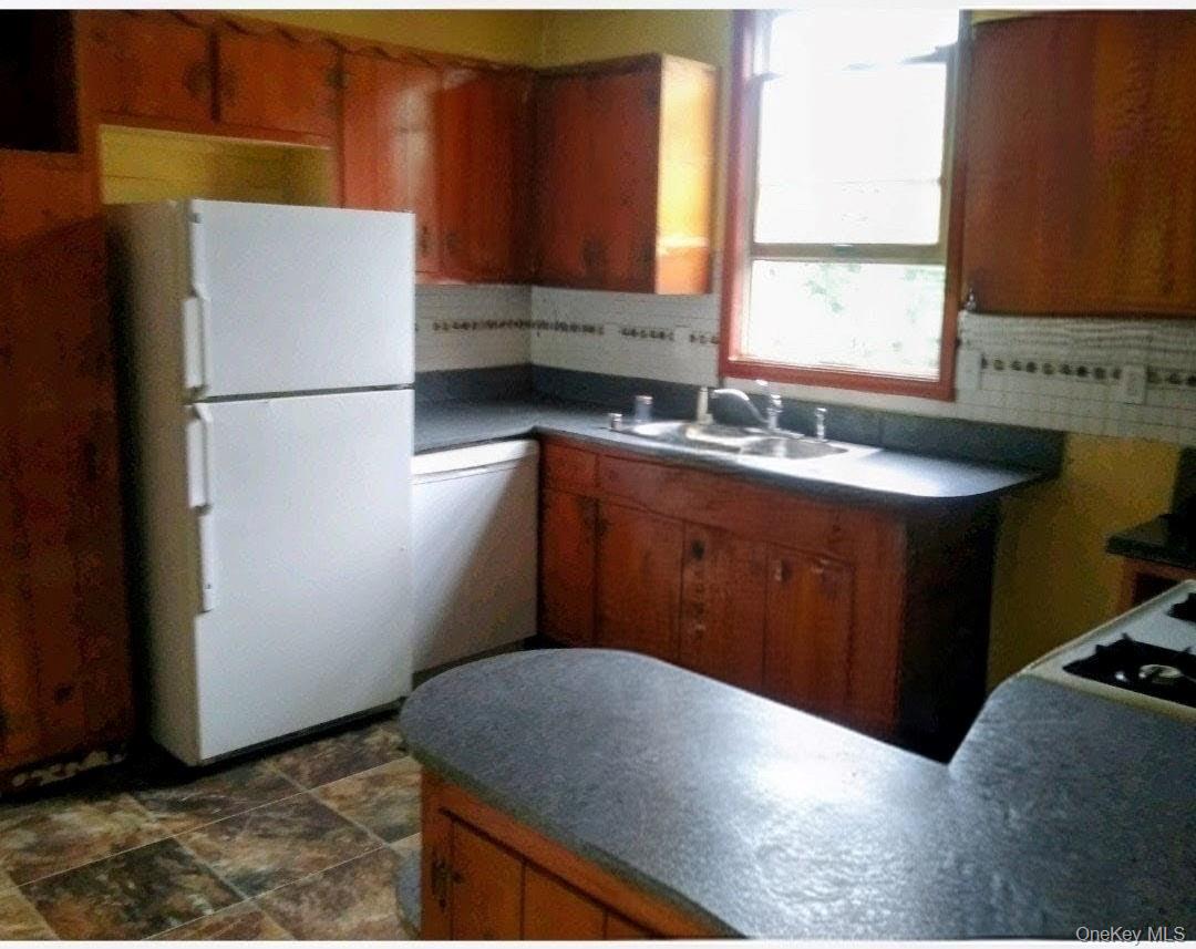 156 North Clinton Street, Unit 2 Poughkeepsie, NY 12601 - Photo 4 of 10