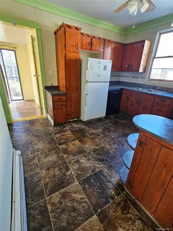 $1,960 | 156 North Clinton Street, Unit 2, Poughkeepsie, NY 12601