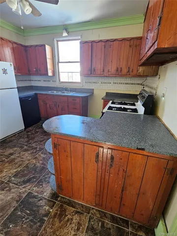 $2,000 | 156 North Clinton Street, Unit 2, Poughkeepsie, NY 12601