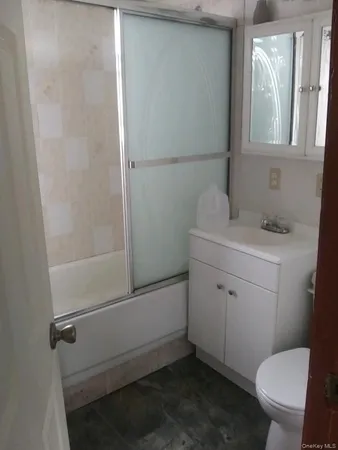 $1,960 | 156 North Clinton Street, Unit 2, Poughkeepsie, NY 12601