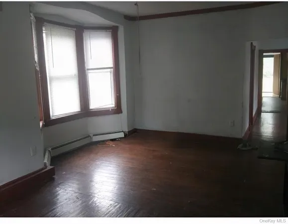 $1,960 | 156 North Clinton Street, Unit 2, Poughkeepsie, NY 12601