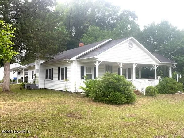 $149,900 | 302 South Lower Street, Elizabethtown, NC 28337