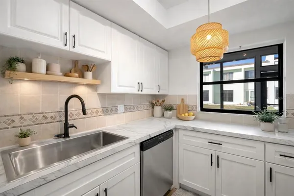 $2,750 | 1 Windrush Boulevard, Unit 19, Indian Rocks Beach, FL 33785