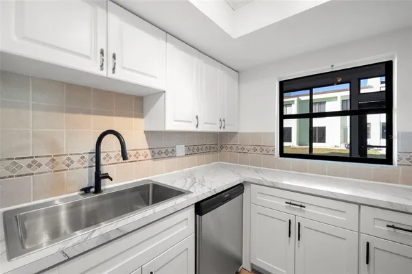 $2,750 | 1 Windrush Boulevard, Unit 19, Indian Rocks Beach, FL 33785