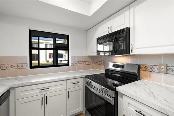 $2,750 | 1 Windrush Boulevard, Unit 19, Indian Rocks Beach, FL 33785