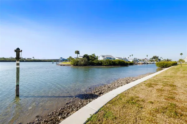 $2,750 | 1 Windrush Boulevard, Unit 19, Indian Rocks Beach, FL 33785