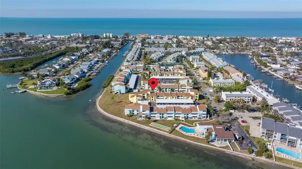 $2,750 | 1 Windrush Boulevard, Unit 19, Indian Rocks Beach, FL 33785