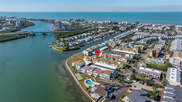 $2,750 | 1 Windrush Boulevard, Unit 19, Indian Rocks Beach, FL 33785