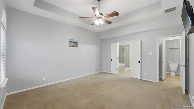 an empty room with fan and a ceiling fan